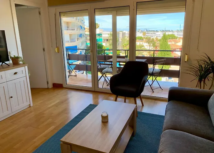 Cómodo En álamos, * Torremolinos